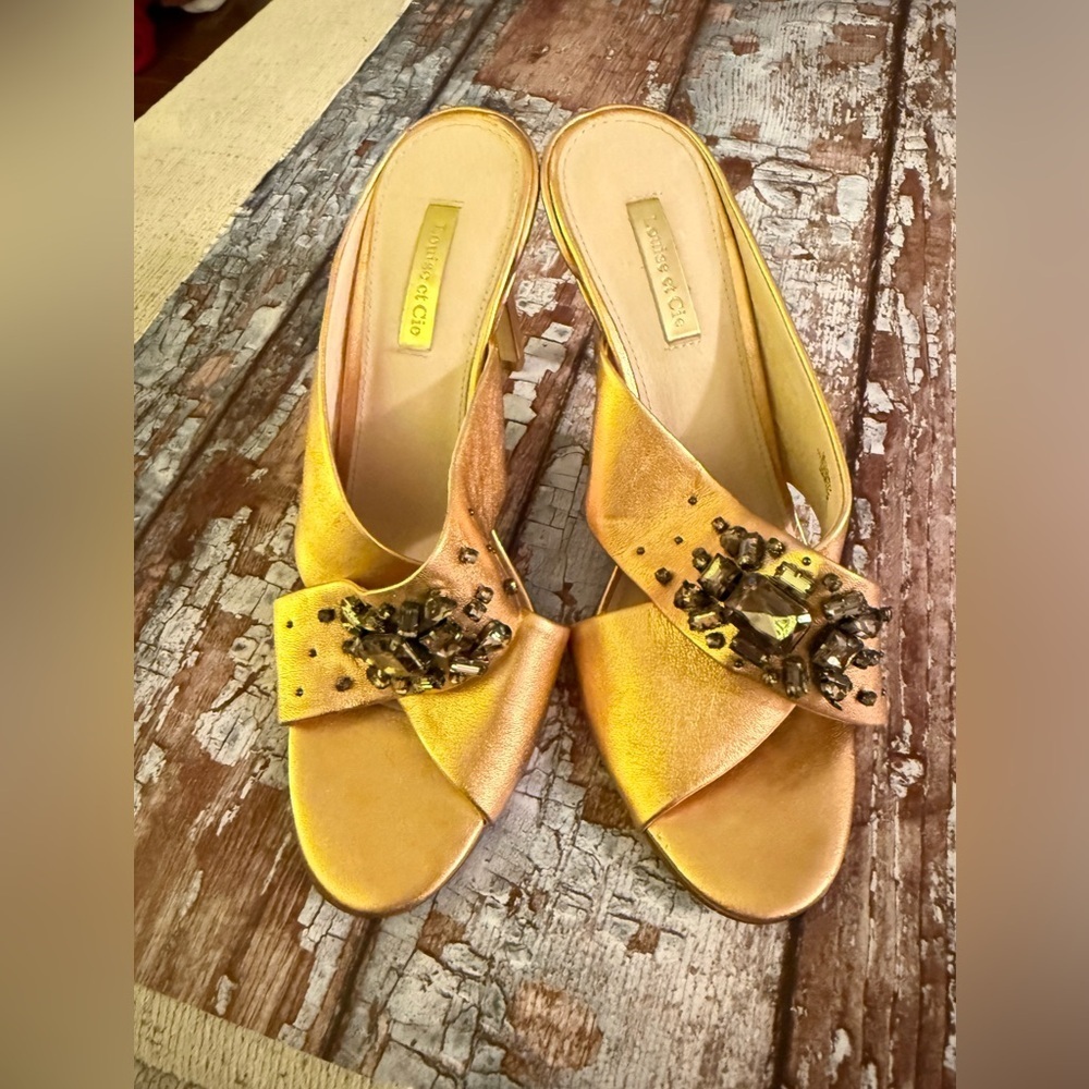 Louise et Cie Gold Bronze  Embellished Heels 👠 so pretty